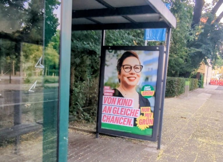 Unterstütze uns mit einem Plakat